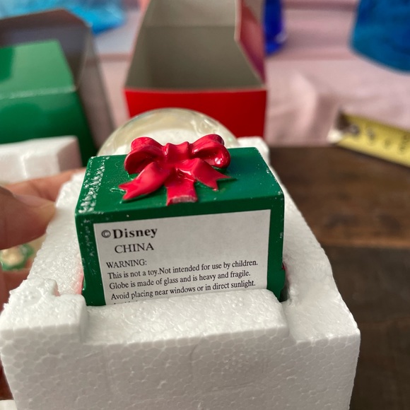 Two Disney Mickey Mouse snow globes - Picture 5 of 9